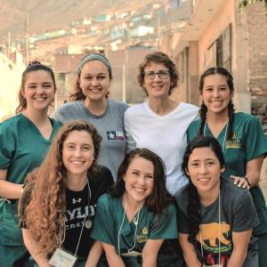 Baylor University Pre-Med and Nursing Students outside Operación San Andrés